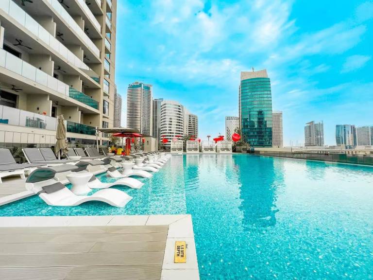 House with barbeque, pool & sauna | Close to The Dubai Fountain in Dubai