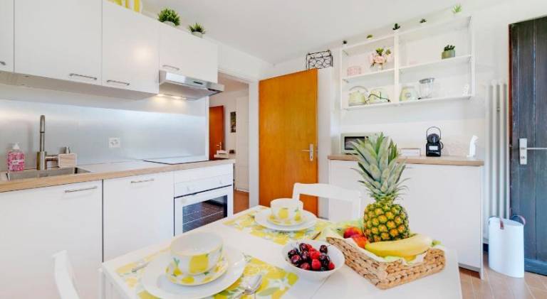 Holiday apartment with garden — photo 4