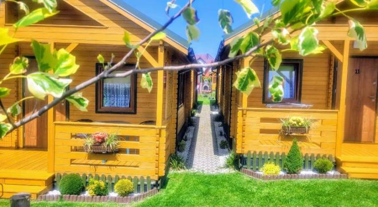 Lodge with barbeque & patio — photo 3