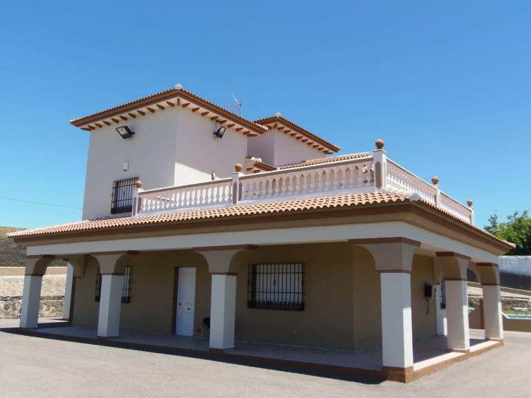 Fully equipped big house with terrace, fast internet & private pool | Garden view | Suitable for remote work | Pets allowed — photo 2