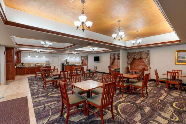 La Quinta Inn & Suites by Wyndham Rifle — photo 4
