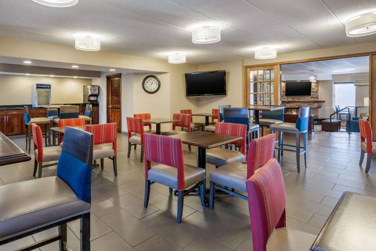 Comfort Inn Grand Rapids Airport — photo 5