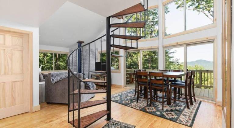 Ample vacation home | Pet-friendly — photo 3