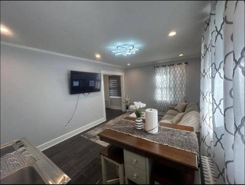 Bed and breakfast  South Huntington