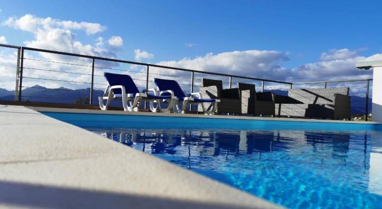Apartment with private pool, garden & grill in Braga