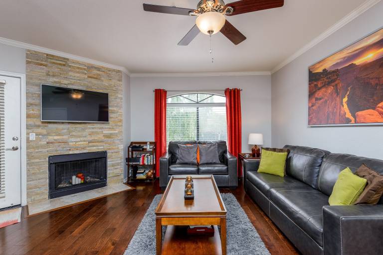 Condo with private pool & patio — photo 4