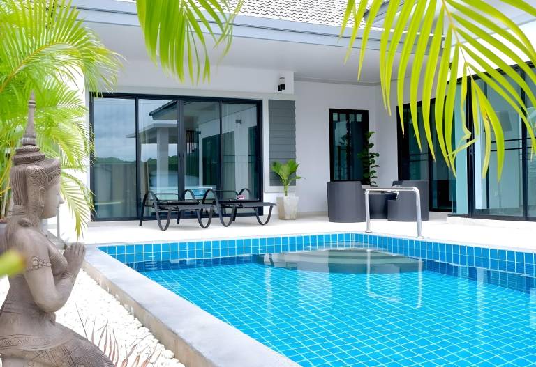 Villa with patio, pool & hot tub in Pranburi