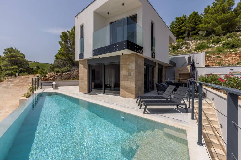 Villa  Trstenik