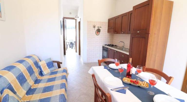 Serviced apartment with pool & yard — photo 3