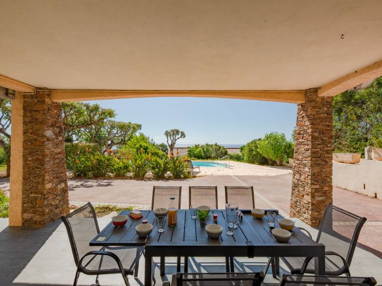 Apartment with garden, terrace & pool | Sea view — photo 5