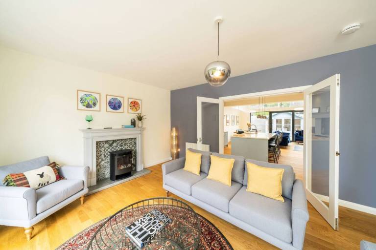 Family-oriented house with yard | Pet-friendly — photo 2