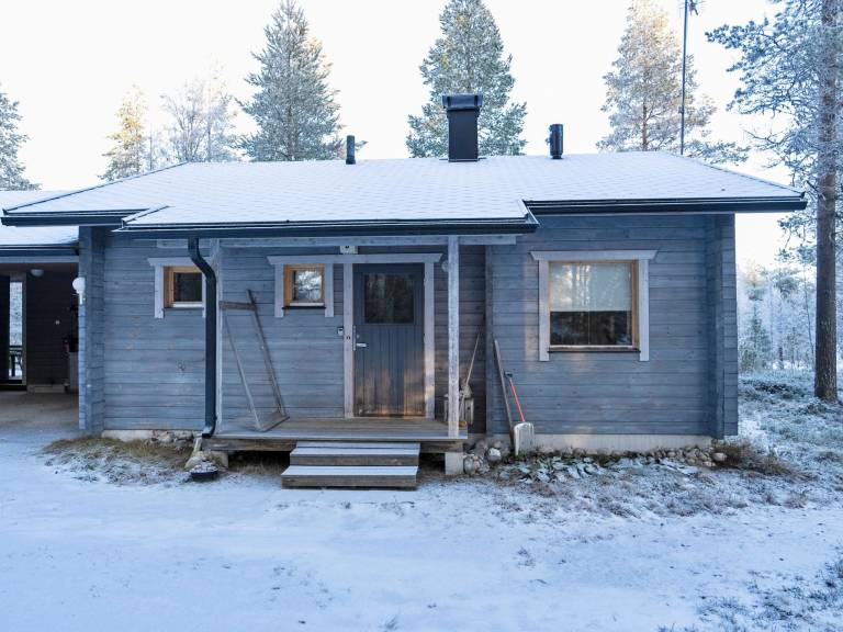Lovely vacation home with patio & sauna | Pets allowed — photo 3