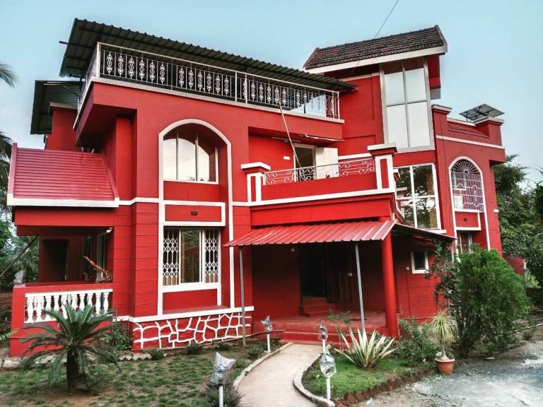 Villa with pool — photo 4