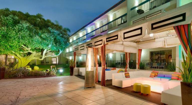 Atrium Hotel At Orange County Airport — photo 4