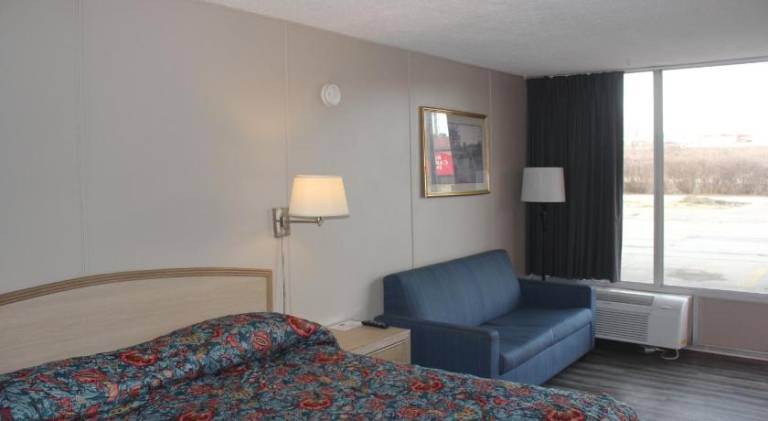 Red Carpet Inn Louisville — photo 2