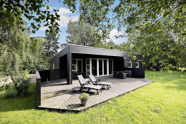Feriehus  Hvalpsund