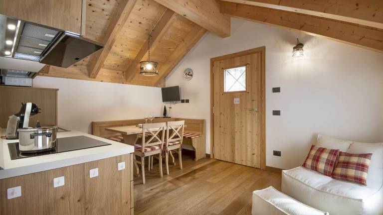 Holiday apartment with sauna, garden & hot tub | Garden view — photo 4