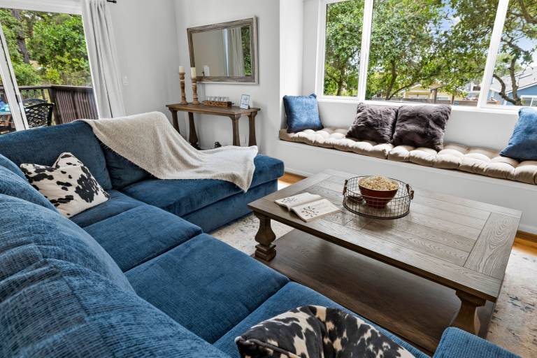 Vacation home with yard — photo 4
