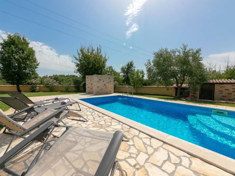 Ample vacation home with grill, patio & garden | Nature view | Dogs allowed — photo 3