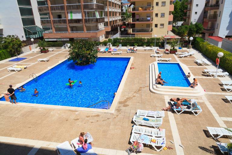 Apartment with pool & patio — photo 2