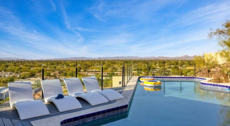 Vacation home with terrace, pool & barbeque — photo 3