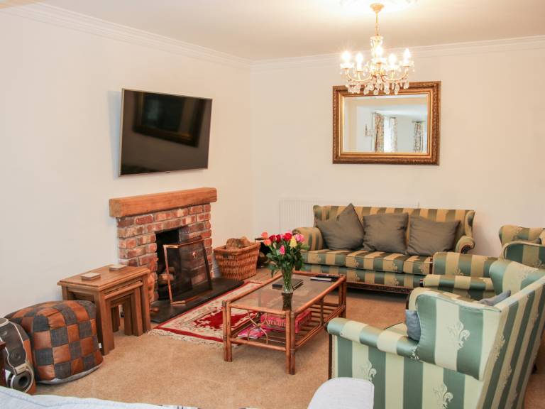 Child-friendly cottage with yard | Pets allowed — photo 5