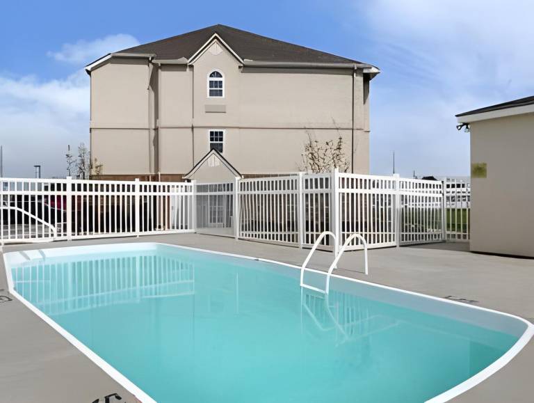 Microtel Inn & Suites by Wyndham Albertville — photo 4