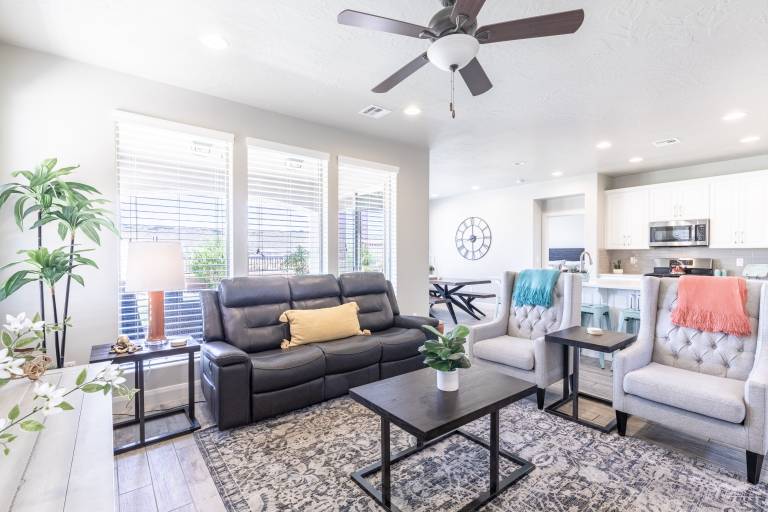 Fully equipped charming vacation home with jacuzzi, heated pool & grill | Mountain view | Pets are welcome — photo 2