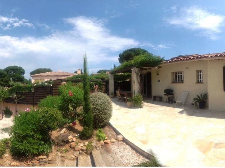 Fully equipped beautiful vacation home with pool, yard & barbecue | Pets allowed — photo 3