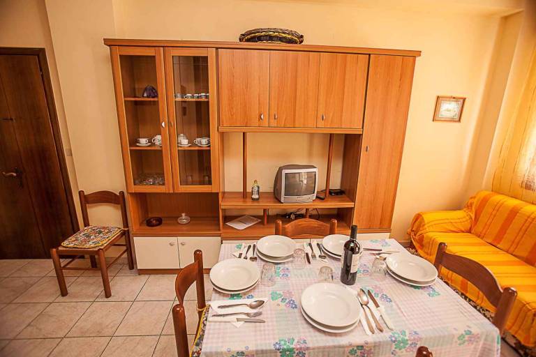 Holiday apartment with 2 rooms for 6 persons — photo 5