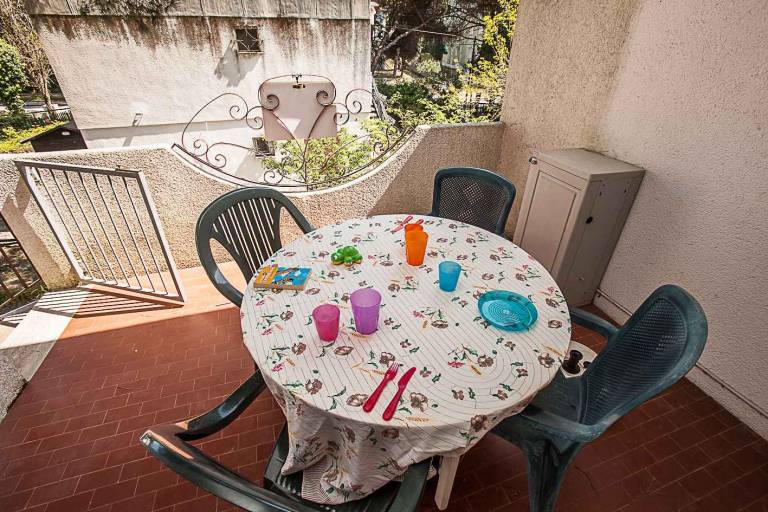 Holiday apartment with patio & yard — photo 4