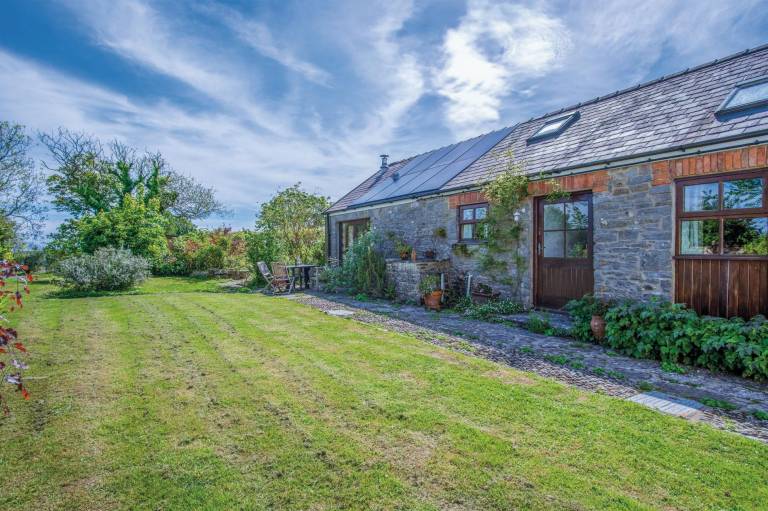 Children-friendly cottage with yard & fast internet | Pets are welcome in Tenby