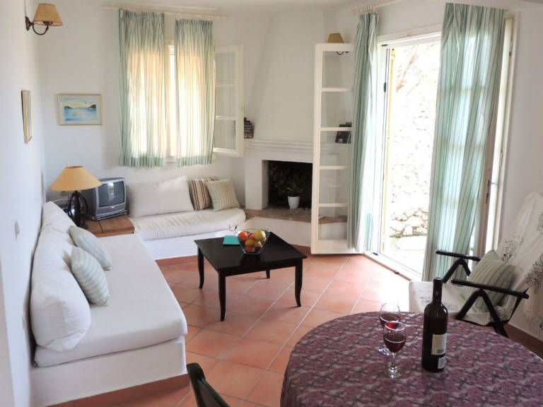 Beautiful apartment with barbeque, pool & yard | Dogs allowed — photo 4