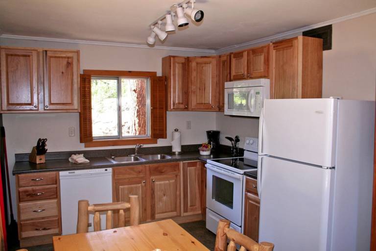 Family-oriented cabin with private pool & terrace | Pet-friendly — photo 4