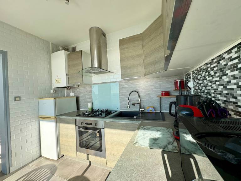Bright studio with alcove, sea-view balcony, private parking — photo 4