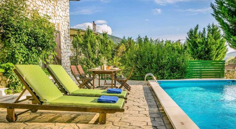 Villa with pool — photo 5