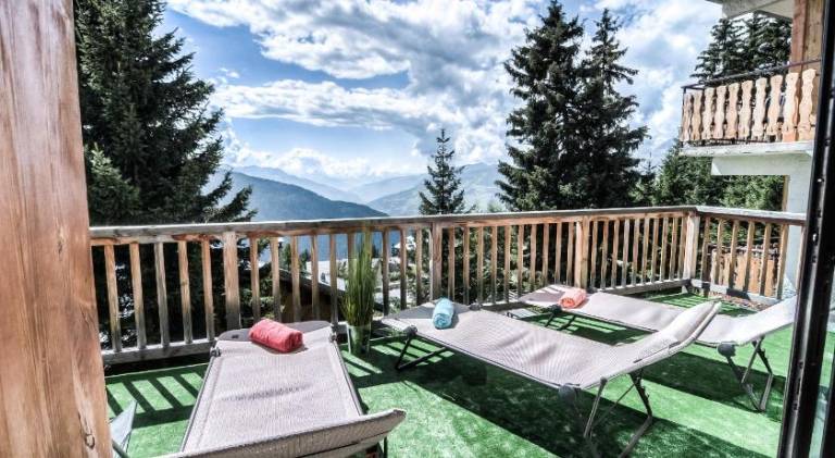 Serviced apartment with pool, hot tub & terrace — photo 3