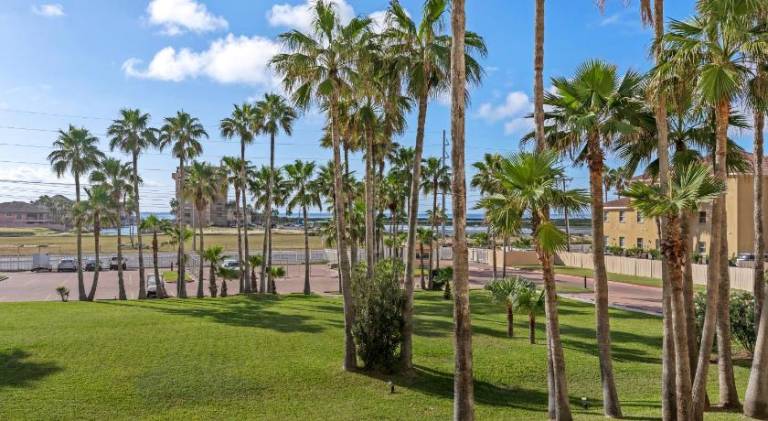 Beachfront Resort 2BR Condo 3 Pools, Heated Pool, Kids Pool & Jacuzzi — photo 5