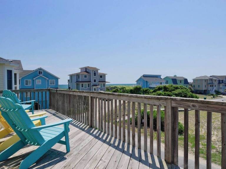 Vacation home with private pool, hot tub & barbeque | Beach view — photo 3
