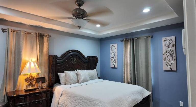 House with 1 room for 8 persons in McAllen, TX
