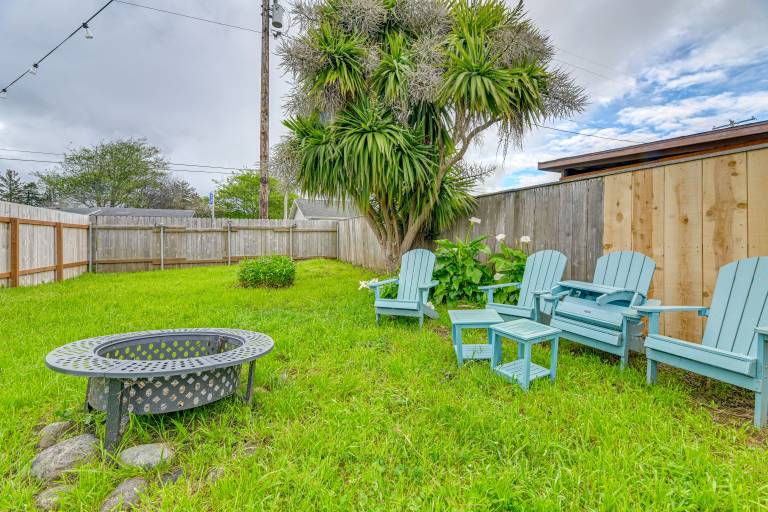 Near Ocean & Redwood National Park! Home w/ Yard — photo 2