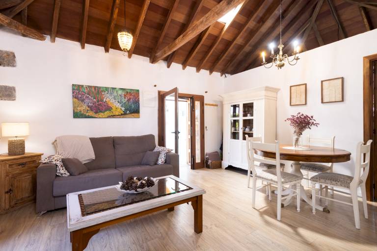 Holiday apartment with patio — photo 3