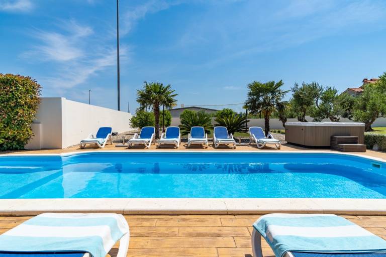 Villa with hot tub, garden & private pool | Sea view — photo 4