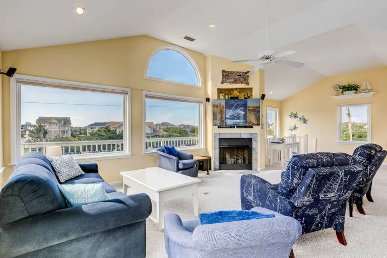 Inigo's Retreat 200 ft from the beach Dog Friendly, Private Pool, Hot Tub Corolla — photo 5