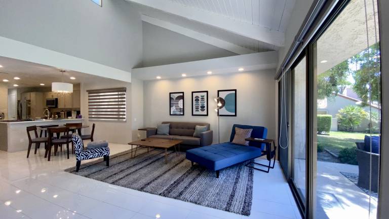 Child-friendly big condo with heated pool, hot tub & BBQ | Mountain view | Suitable for remote work | Pet-friendly — photo 3