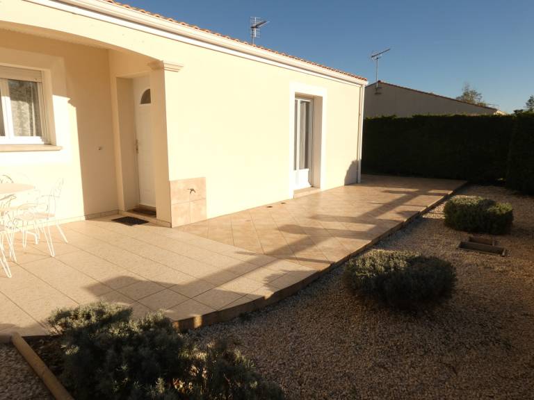 House with barbeque — photo 4