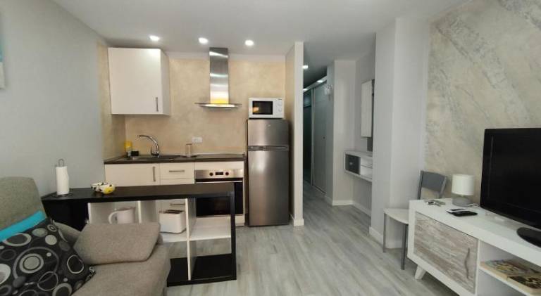 Nice apartment with private pool, patio & garden | Next to the beach | Suitable for remote work | Pets are welcome in San Bartolomé de Tirajana