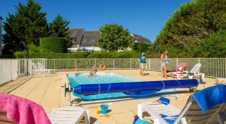 Serviced apartment with terrace & private pool | Beach nearby | Pet-friendly in Carnac