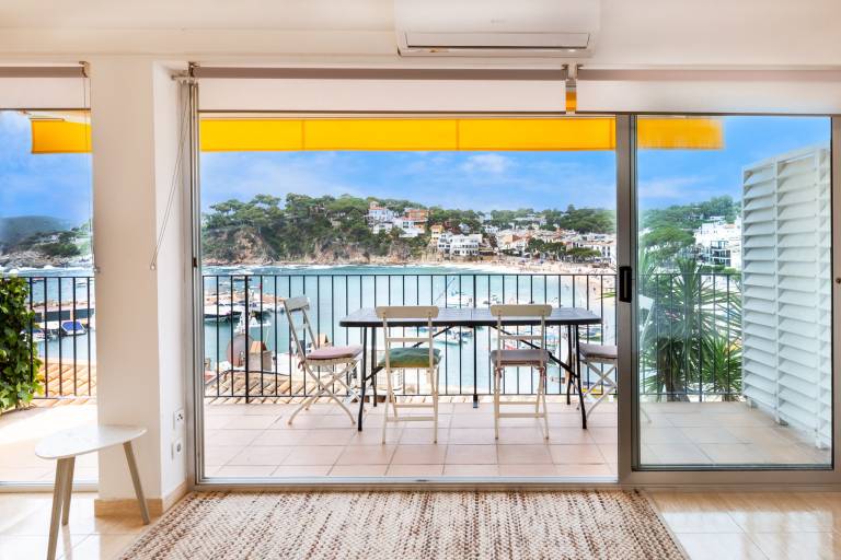 Apartment 'Llafranch Sea' with Sea View, Private Terrace and Wi-Fi in Calella
