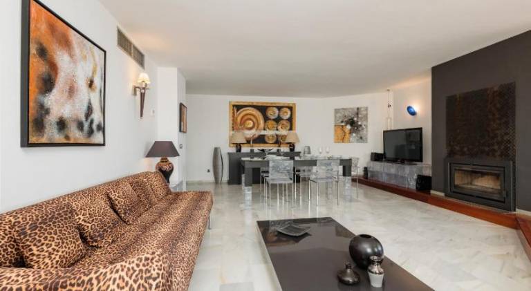 Exclusive Penthouse, with Sea and Marina Views and Private Parking, in the Heart of Puerto Banus — photo 2